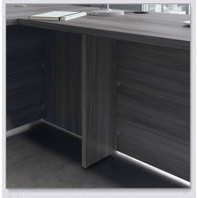 Spacieux bureau durable de 60 po x 24 po avec passe-câbles et pieds réglables pour une productivité accrue