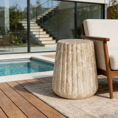 Table d'appoint d'extérieur sculptée Cleme