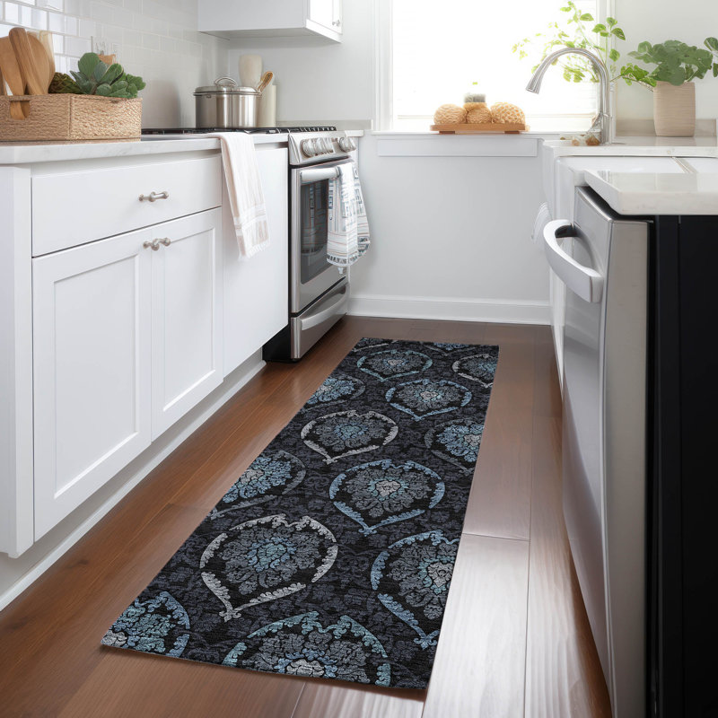 Sharinda Washable Damask Indoor / Outdoor Rug, Runner 2'3" x 7'6"