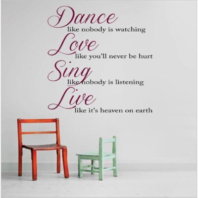 Une danse comme personne ne regardera aucun amour comme vous ne serez jamais blessés comme n’aimez pas le mur