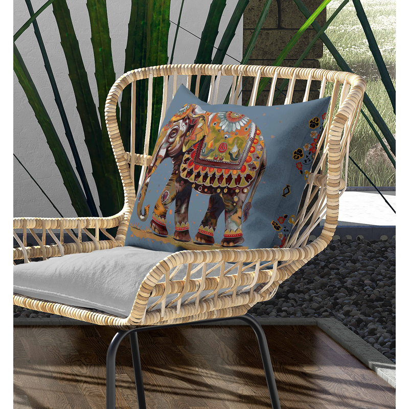 Coussin intérieur / extérieur Decorated Elephant, Carré 26 po, Bleu / Vert / Orange