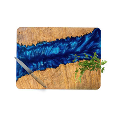Verre moderne en résine époxy à motif de grain de bois utilisé comme planche à découper et à découper élégante