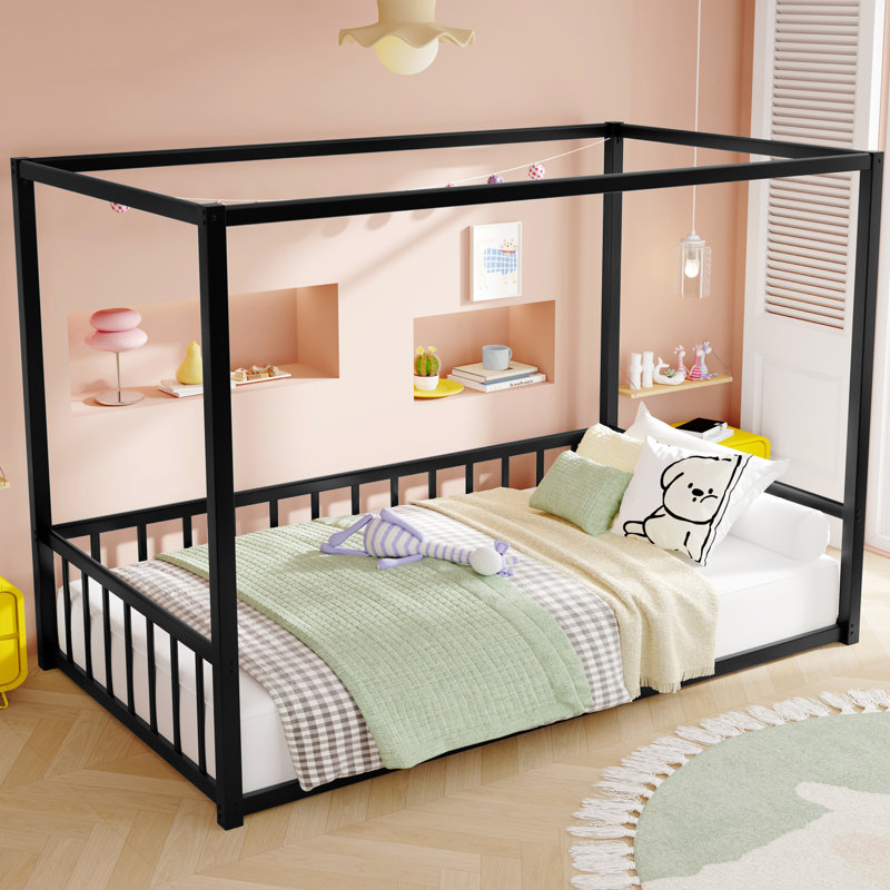 Structure de lit simple en fer noir avec clôture à multiples facettes, dispositif de surmatelas, structure de structure de chambre à coucher stable, garde-corps de style clôture, conception tridimensionnelle, assemblage simple