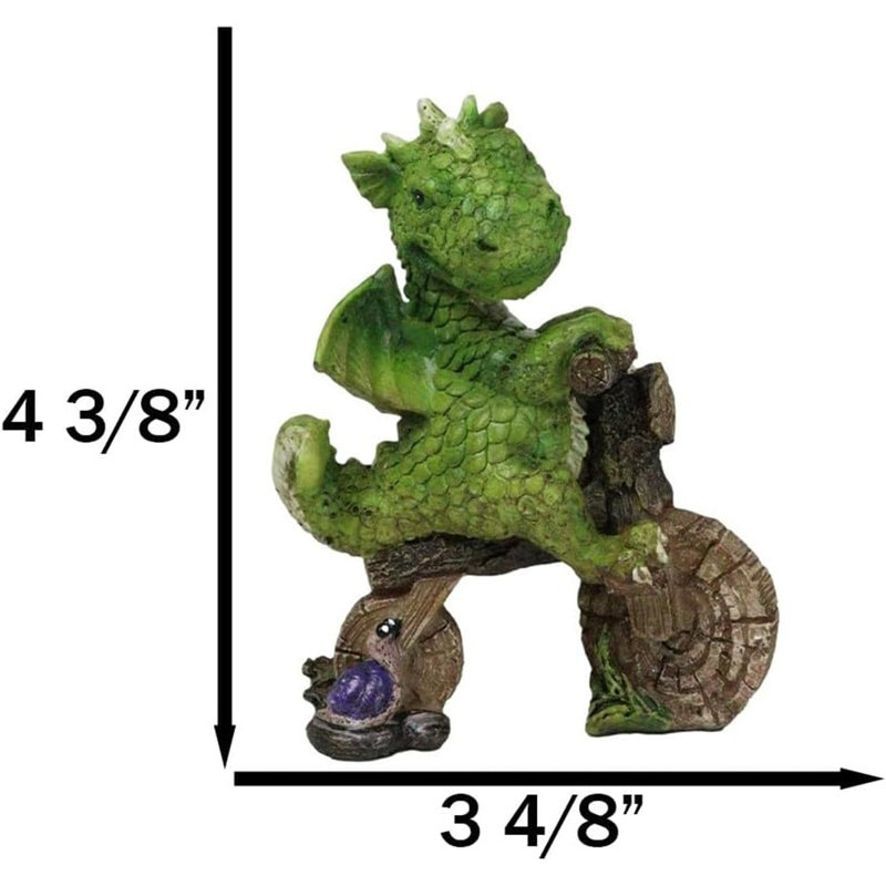 Figurine fantaisie bébé wyrmling chevauchant une bûche en bois
