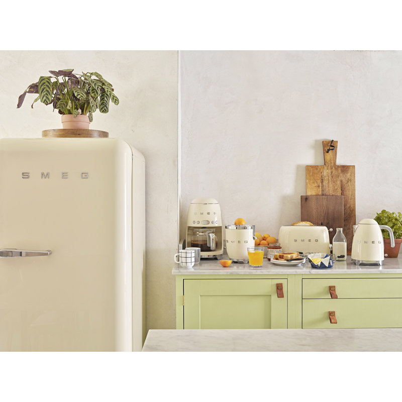 SMEG 50's Retro Style 7-Cup Electric Kettle, Cream