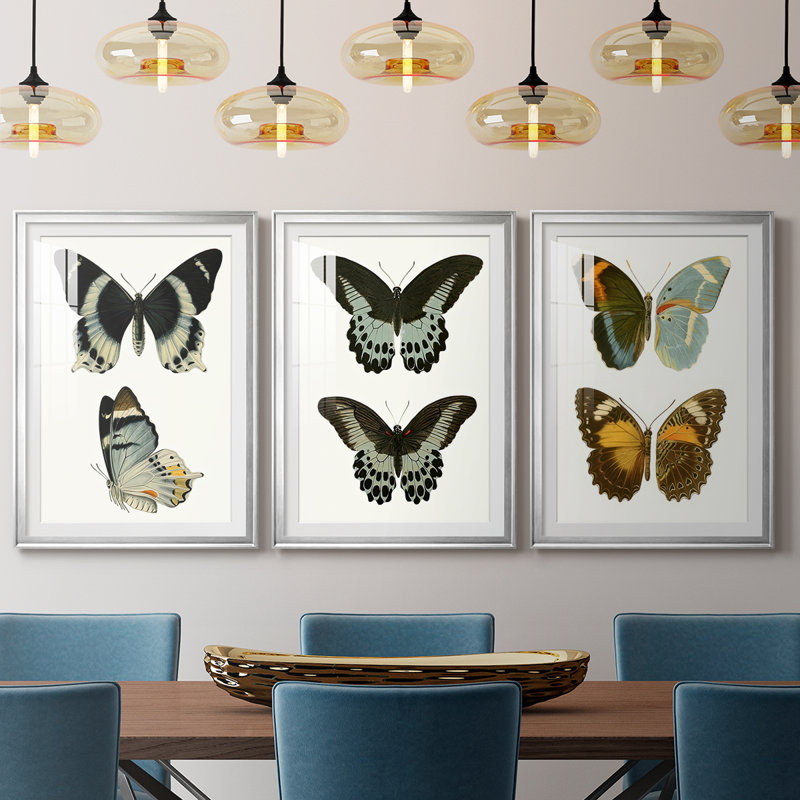 Papillons bleus antiques I - reproduction encadrée sur mesure de qualité supérieure mate - 3 pièces, H 27 po x l 39 po