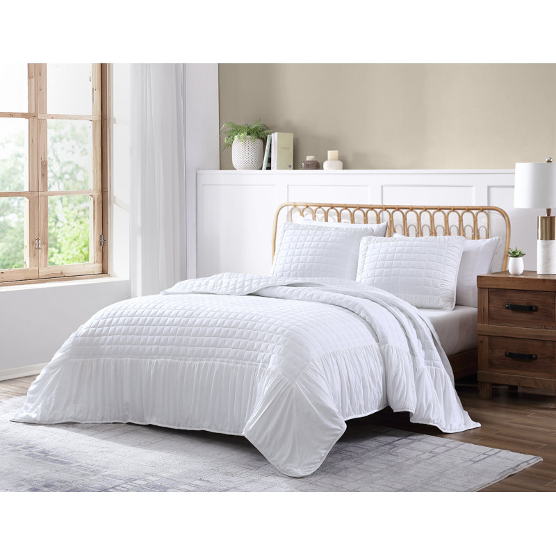 Cedra Quilt Collection Traditional Polyester Quilt, White, King Quilt + 2 Shams