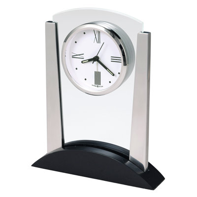 Horloge de table moderne et contemporaine Denham, panneau de verre arqué avec colonnes en argent poli, aiguilles lumineuses, mouvement à quartz