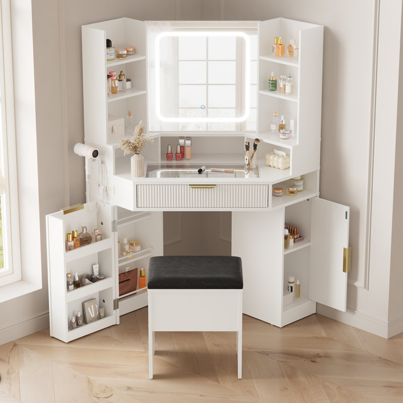 Bureau de coin de meuble-lavabo de coin avec miroir et lumières à DEL à intensité variable, coiffeuse en verre avec station de charge, commande tactile, tiroirs spacieux et casier ouvert pour la chambre à coucher, blanc