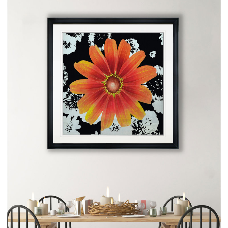 «Black and Bloom II», reproduction de peinture à l'huile, H 17,5 po x l 17,5 po x P 1,5 po, Cadre plastique noir