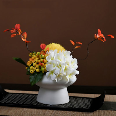 Décoration de fleurs simulées
