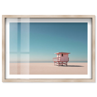 Décoration de bord de mer rose "Lifeguard Stand" par Notoriart, cadre blond, 36 x 24