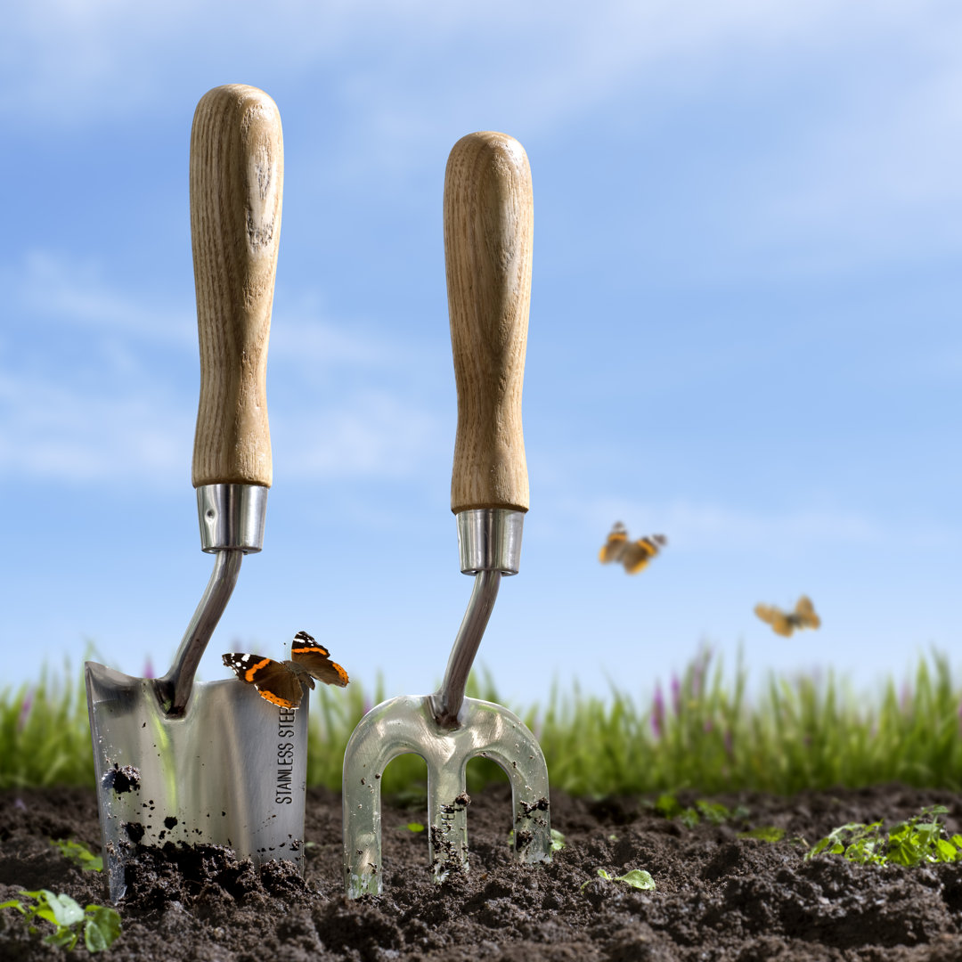 Frühlingshafte Gartenarbeit von MarkSwallow - Leinwandbild