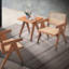 Chaise beige et naturelle avec pieds pour un siège pratique et respirant