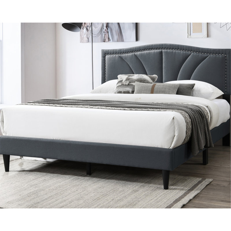 Grand lit moderne avec tête de lit en toile de jute, couleur gris anthracite, garniture cloutée sophistiquée, sans sommier pour lit en tissu de chambre à coucher, tête de lit inclinée