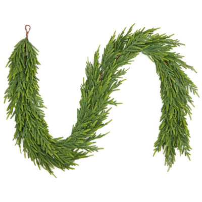 Guirlande de Noël artificielle 9 pi pour manteau de cheminée, Real Touch Norfolk