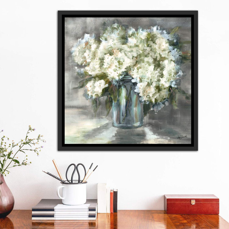 «White and taupe Hydrangeas Sill Life» par Tre Sorelle Studios - reproduction d'art, H 26 po x l 26 po x P 1,5 po