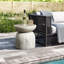 Table d'appoint extérieure ronde grise 15,8 po H, table de patio aspect ciment rustique-127748532