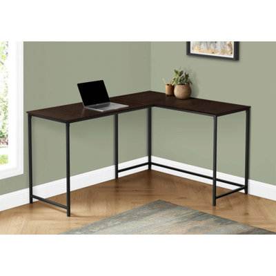 Bureau d'ordinateur d'angle moderne en forme de L avec une grande surface de travail et un cadre en métal robuste, idéal pour le bureau à domicile et l'efficacité de l'espace.