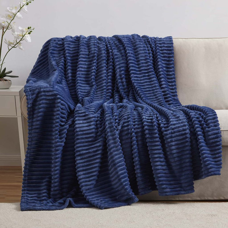 Jeté moelleux et moelleux Nestl, Jeté, Bleu marine