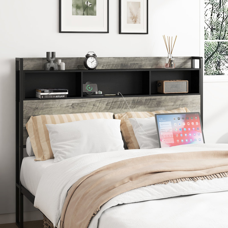 Cadre de lit simple avec espace de rangement pour la tête de lit et une station de charge centrale, idéal pour les chambres modernes à la recherche de fonctionnalité et de confort.