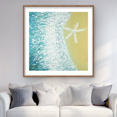 Côté droit Seastar and Wave | Beige Living Room, reproduction encadrée