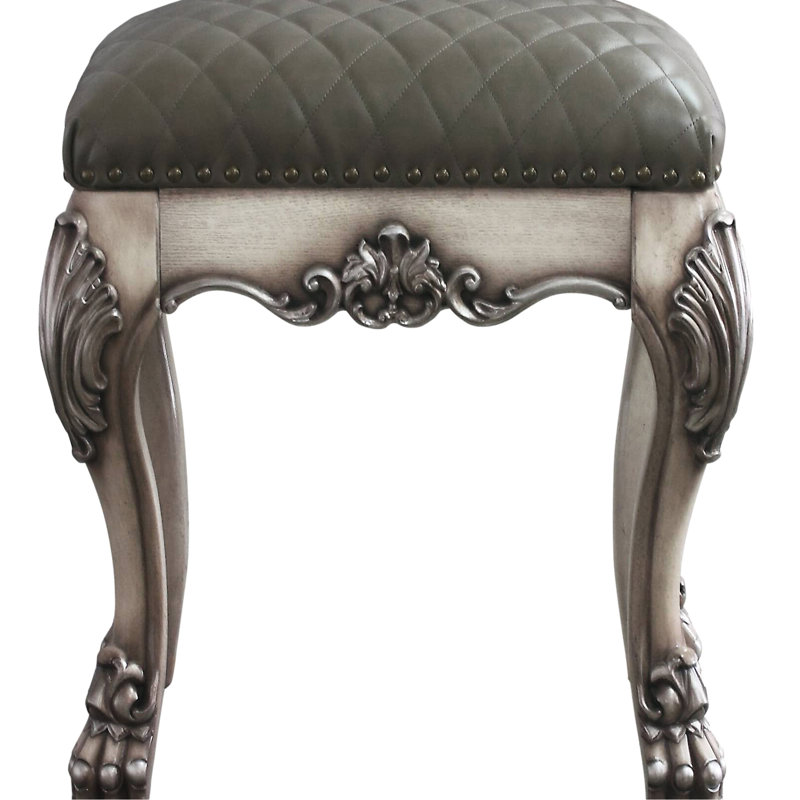 Tabouret gris et rétro blanc cassé avec siège moelleux et confortable