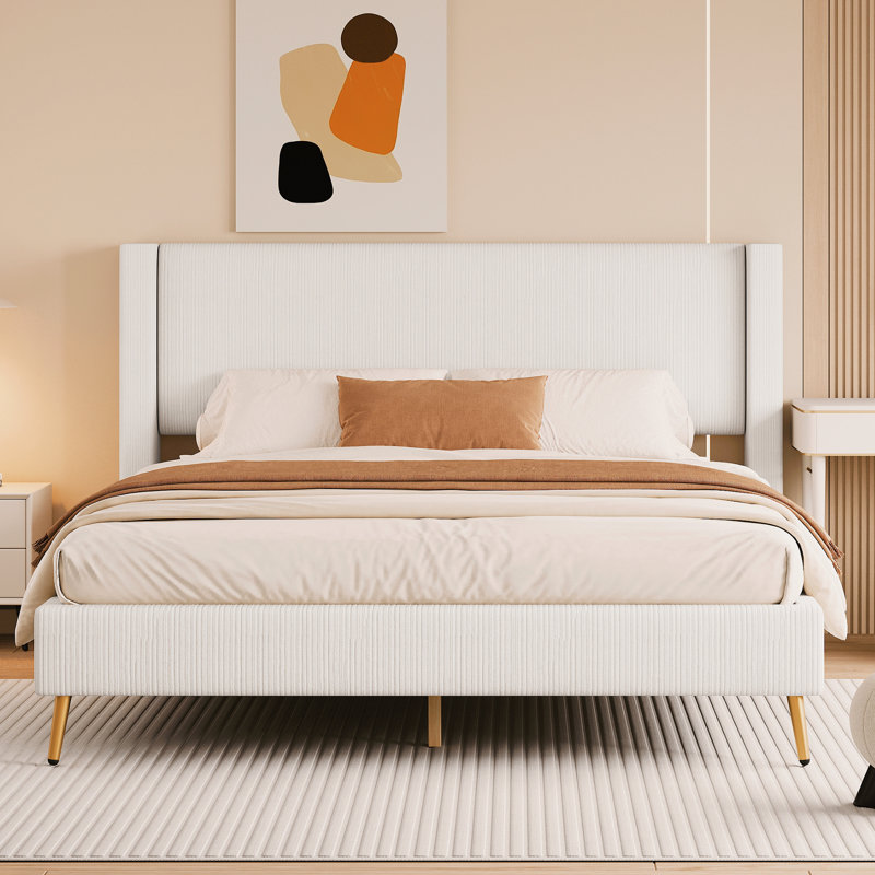Grand lit plateforme en velours côtelé avec pieds en métal - beige et beige élégant. Contreplaqué conçu pour la durabilité. Rempli de mousse. Pas de sommier tapissier. Assemblage simple. 83,1 po x 65,7 po x 42,5 po