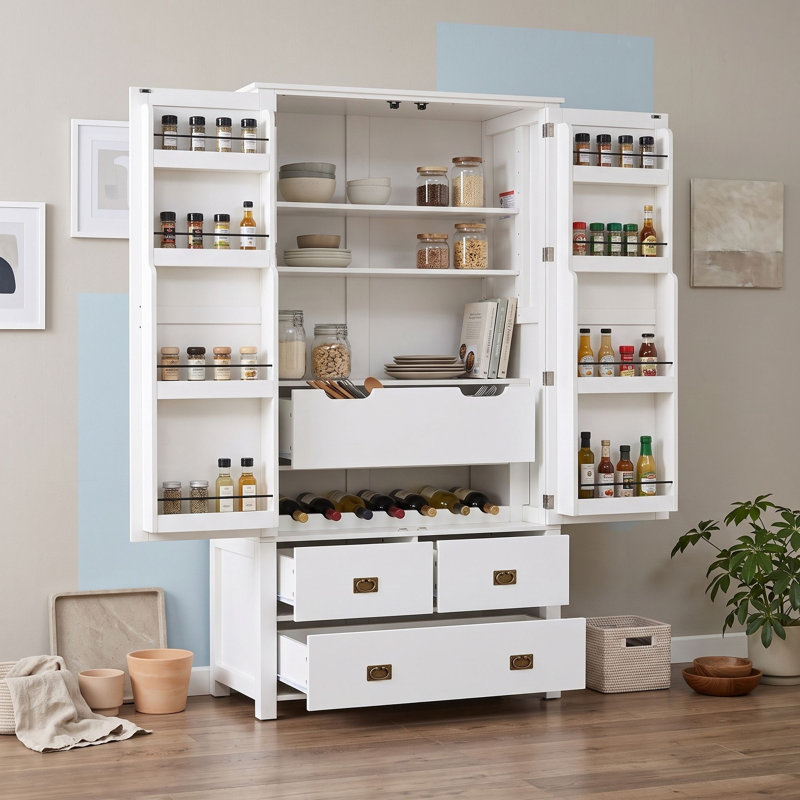Armoire de cuisine autoportante haute avec casier à vin, tablettes de porte, étagères réglables, tiroirs de rangement et portes à fermeture amortie.