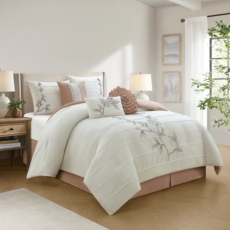 Ensemble d'édredon floral en microfibre 7 pièces Raina, Édredon très grand californien + 6 pièces suppl, Rosé / blanc