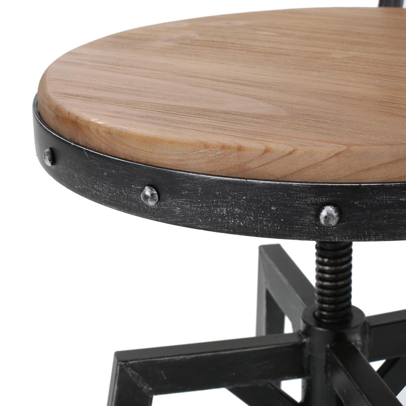 Chaise en métal avec siège en bois