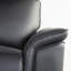 Luxueux fauteuil inclinable avec accoudoirs rembourrés évasés et garniture en welt