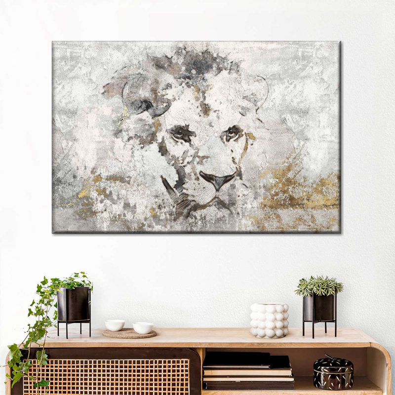 Lion africain sur toile dorée, H 8 po x l 12 po x P 1 po