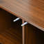 Buffet en bois massif Contemporary Wave Design avec pieds en fer, grande armoire de rangement