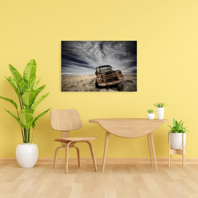 Camion rouillé, ciel spectaculaire, paysage rétro classique et dramatique, affiche murale nature