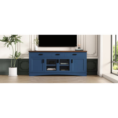 Meuble télé moderne de 67 po de largeur avec plateau en noyer, gestion des câbles bien rangée et rangement polyvalent pour les portes vitrées à installation multimédia, 3 tiroirs réglables et un salon fonctionnel