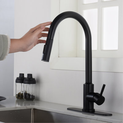 Robinet de cuisine noir mat en acier inoxydable tactile avec tirette. Tête de pulvérisation pivotante 360 pour un nettoyage intensif de l'évier. Corrosion et rouille - Fabrication. Contrôle facile du débit d'eau