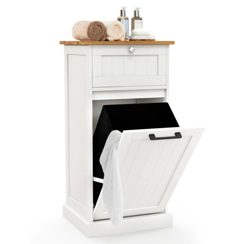 Armoire à linge en bois avec poignées