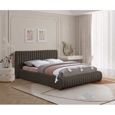 Hynlee Upholstered Platform Bed
