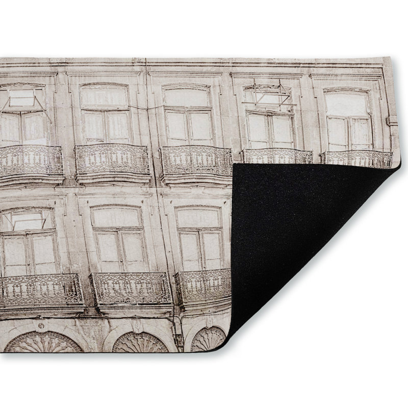 Joli tapis d'extérieur à motif d'architecture de fenêtre beige, design par Erin Marie, 18 po x 30 po