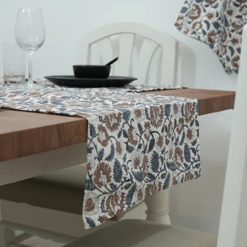 Chemin de table Red Barrel Studio®, style de salle à manger, mandakini, bleu, Rectangle 11 po