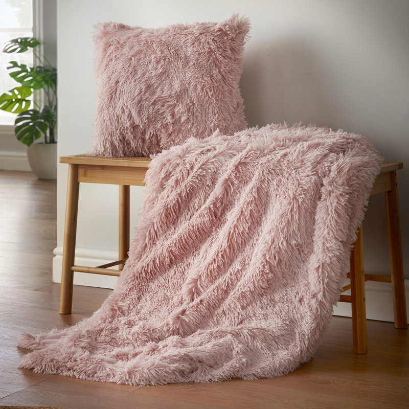 Cuddly Faux Fur 150x200cm Throw, Blush