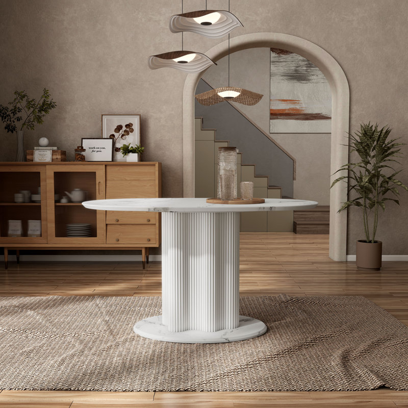 Table de salle à manger Ciani avec plateau en faux marbre et base cannelée, Marbre blanc, Blanc