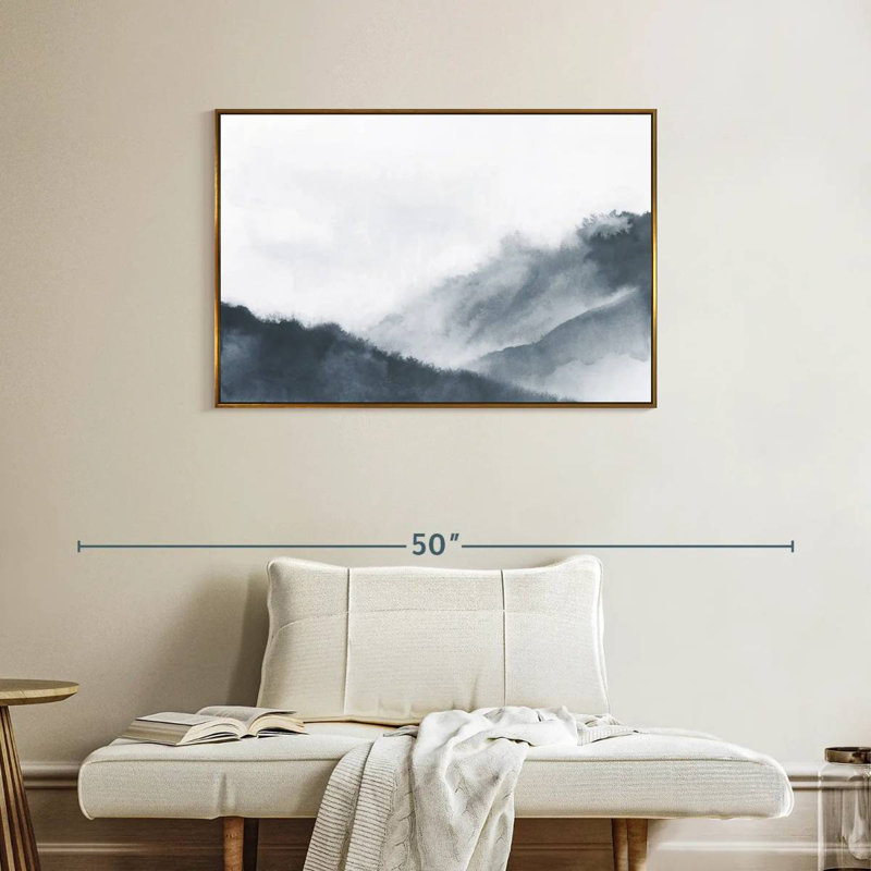 Misty Mountains en gris, Cadre flottant doré, 37 po x 25 po