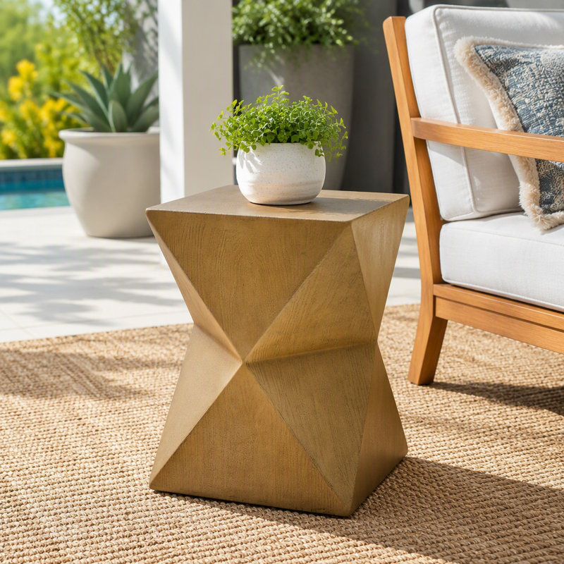 Table d'appoint en béton à symétrie prismatique naturelle avec texture lisse à grain de bois, Natural
