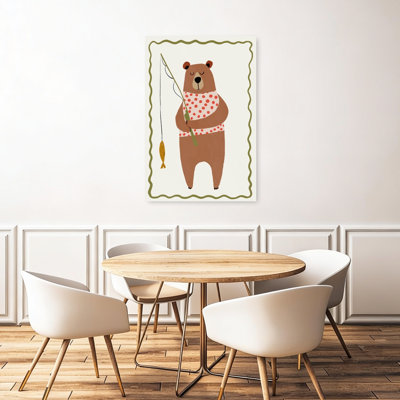 Affiche murale représentant un ours pêcheur paisible, serein et fantaisiste, avec un poisson et des poissons, dans un style nature et faune sauvage.