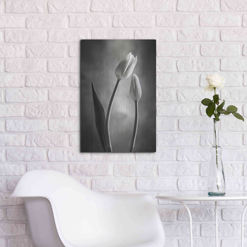 «Two Tone Tulips III» par Debra Van Swearingen, H 24 po x l 16 po