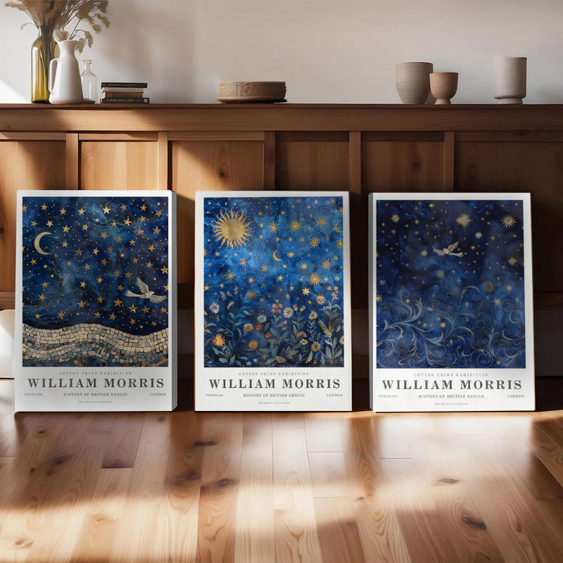Ensemble de 3 affiches encadrées, reproductions sur toile de coton de William Morris - Ciel étoilé avec soleil, lune, oiseau et motifs floraux, décoration vintage inspirée de l'histoire textile britannique, idéale pour le salon, la chambre ou la décoration intérieure.
