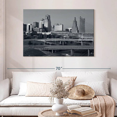 Nicci Kansas BW Skyline