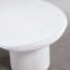 Table basse de style moderne avec design de bureau unique et peinture blanche élégante